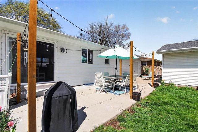 208 N Willard Avenue, Janesville, WI 53548