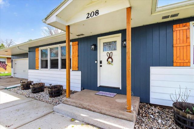 208 N Willard Avenue, Janesville, WI 53548