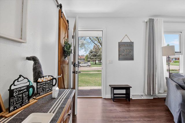 208 N Willard Avenue, Janesville, WI 53548