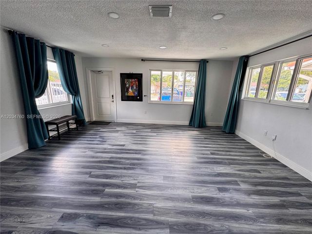 1158 NW 34th Ave 1, Miami, FL 33125