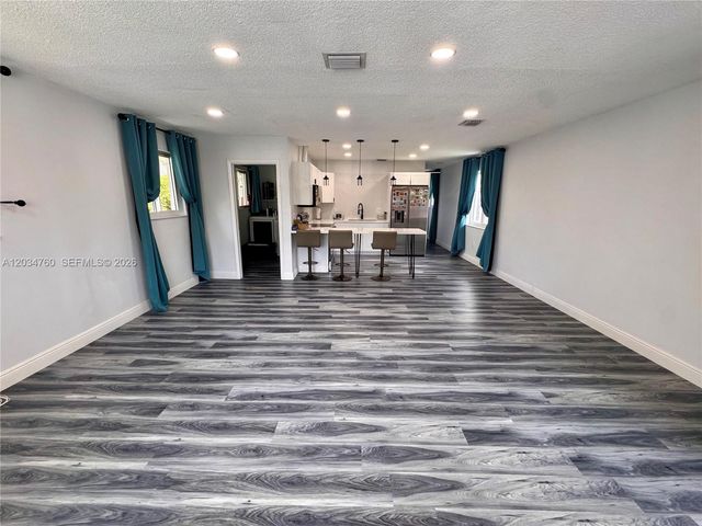 1158 NW 34th Ave 1, Miami, FL 33125