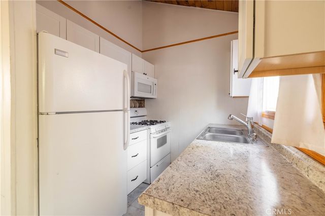 315 San Bernardino, Sugarloaf, CA 92386