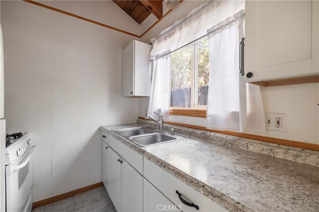 315 San Bernardino, Sugarloaf, CA 92386