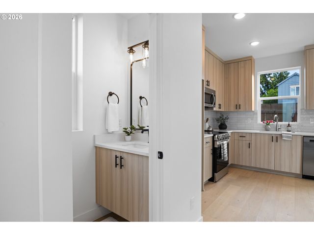 4328 Ne Going St, Portland, OR 97218