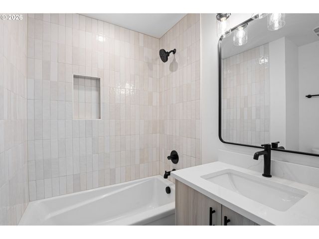 4328 Ne Going St, Portland, OR 97218