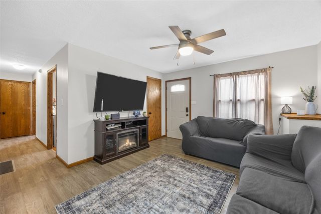 5434 Gordon Avenue NW, Cedar Rapids, IA 52405