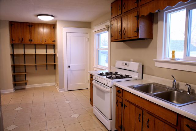 832 Daniels Street NE, Cedar Rapids, IA 52402