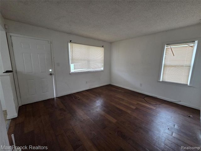 24511 Florence Street, Detroit, MI 48219