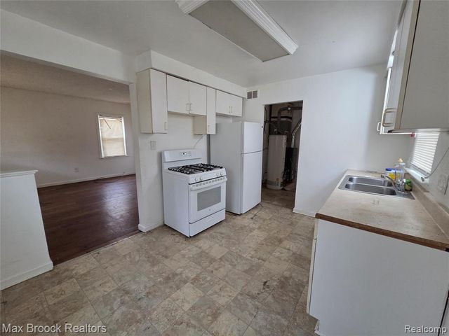 24511 Florence Street, Detroit, MI 48219