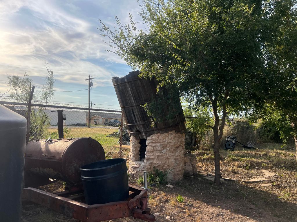 Image 10 of property listing at 1109 W 48th Street, San Angelo, TX 76903