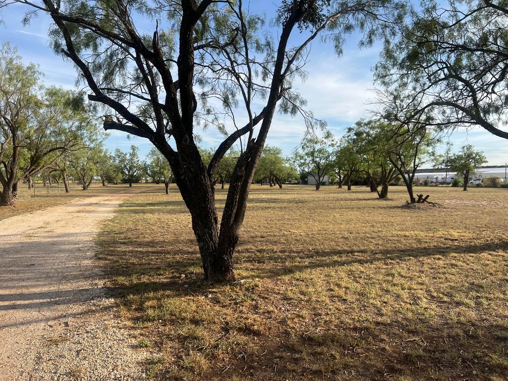 Image 3 of property listing at 1109 W 48th Street, San Angelo, TX 76903