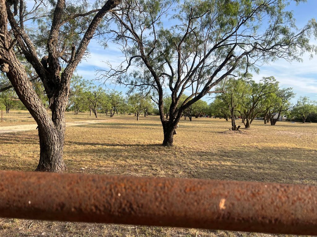 Image 6 of property listing at 1109 W 48th Street, San Angelo, TX 76903