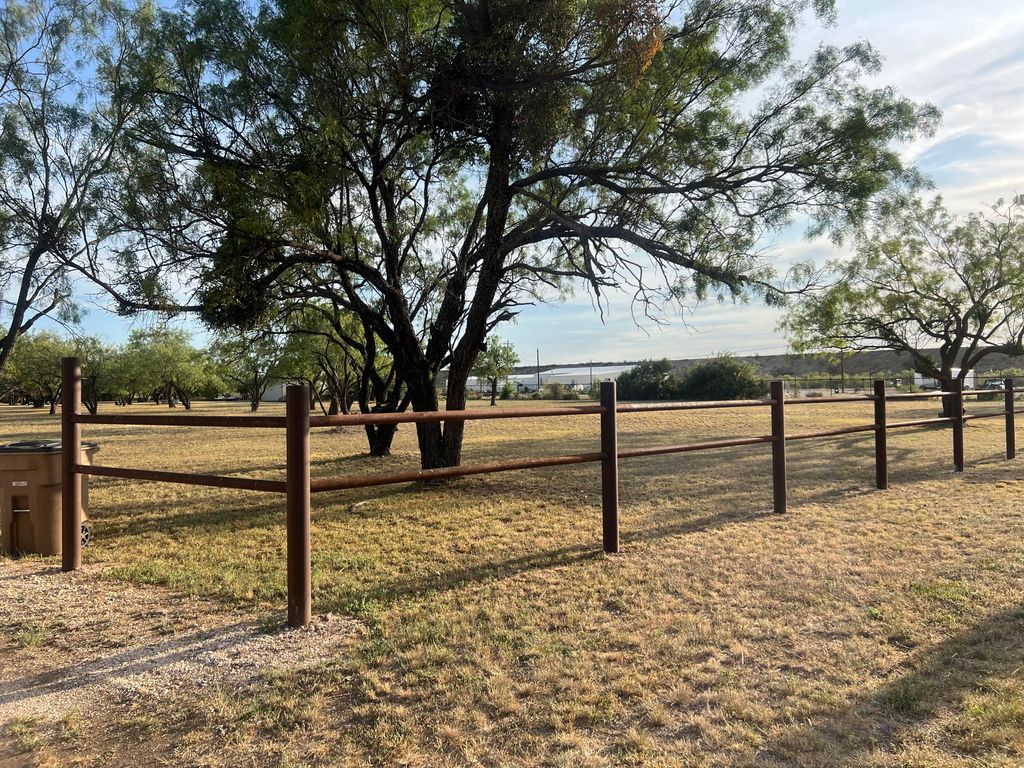 Image 7 of property listing at 1109 W 48th Street, San Angelo, TX 76903