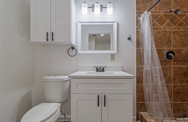 210 N San Jacinto, San Antonio, TX 78207