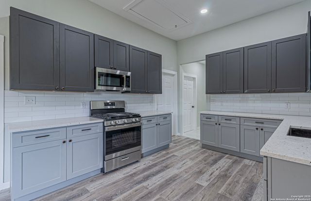 210 N San Jacinto, San Antonio, TX 78207