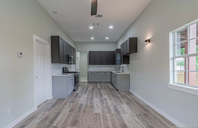 210 N San Jacinto, San Antonio, TX 78207