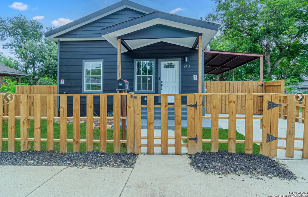 210 N San Jacinto, San Antonio, TX 78207