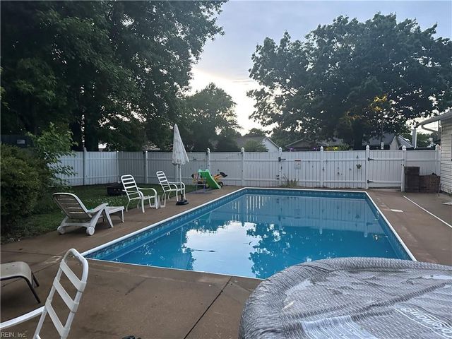 5149 Holly Farms DR, Virginia Beach, VA 23462