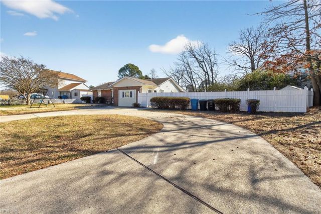 5149 Holly Farms DR, Virginia Beach, VA 23462