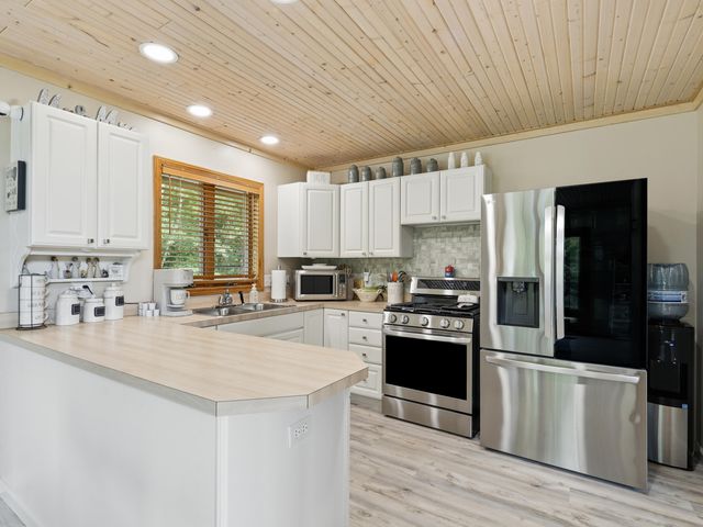 9551 Clubhouse Drive W, Morton Twp, MI 49346