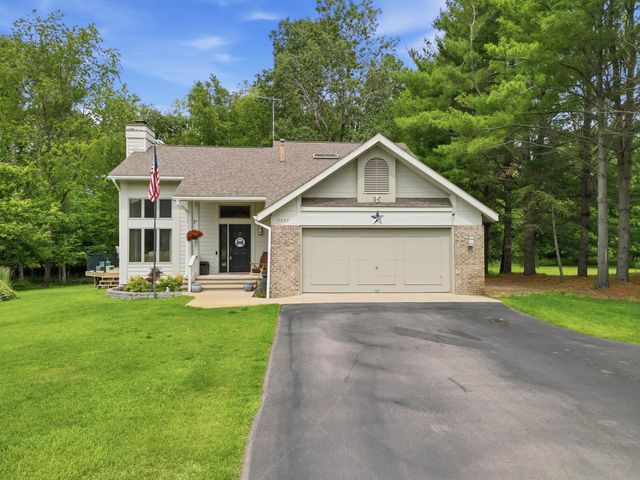 9551 Clubhouse Drive W, Morton Twp, MI 49346