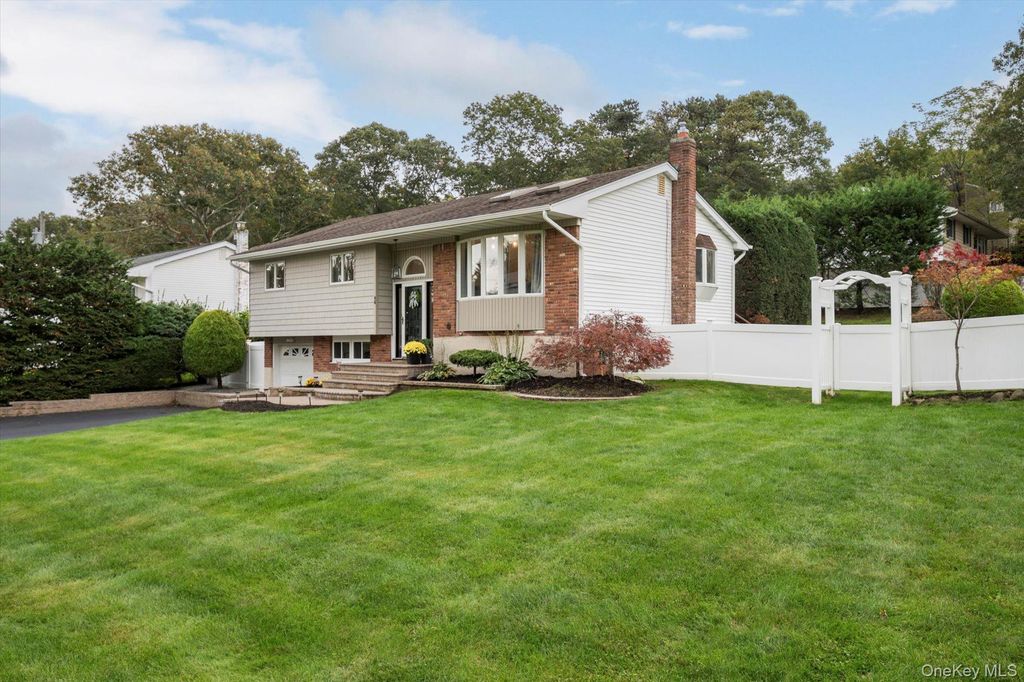 46 Parnell Drive, Smithtown, NY 11787 — photo 3