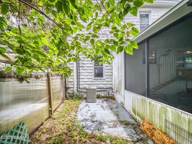 628 Mulberry Street, Daytona Beach, FL 32114