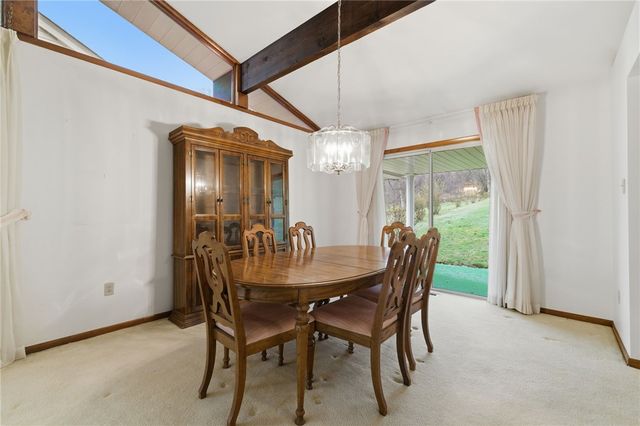 261 Hazelwood Dr, N Franklin Twp, PA 15301