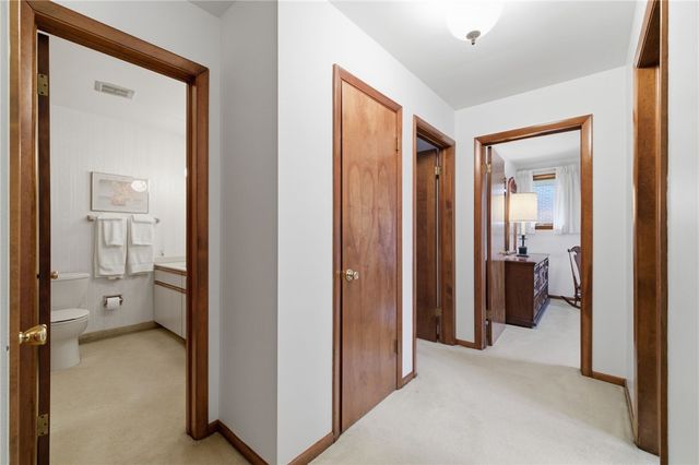 261 Hazelwood Dr, N Franklin Twp, PA 15301