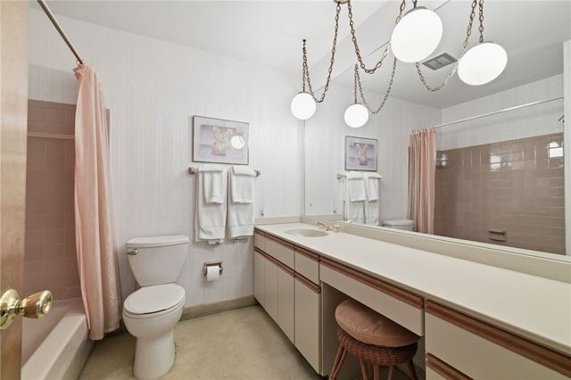 261 Hazelwood Dr, N Franklin Twp, PA 15301