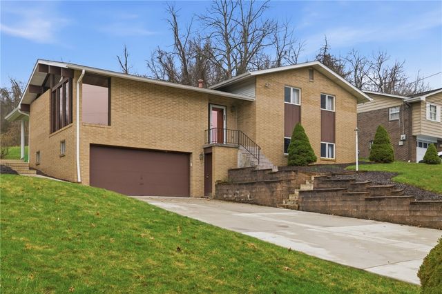 261 Hazelwood Dr, N Franklin Twp, PA 15301