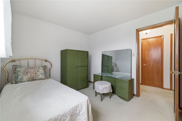 261 Hazelwood Dr, N Franklin Twp, PA 15301