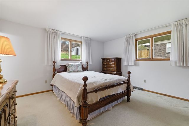 261 Hazelwood Dr, N Franklin Twp, PA 15301