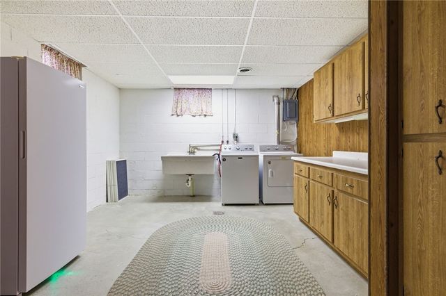 261 Hazelwood Dr, N Franklin Twp, PA 15301