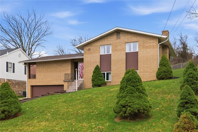 261 Hazelwood Dr, N Franklin Twp, PA 15301