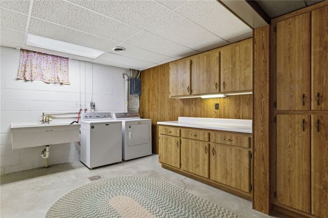 261 Hazelwood Dr, N Franklin Twp, PA 15301