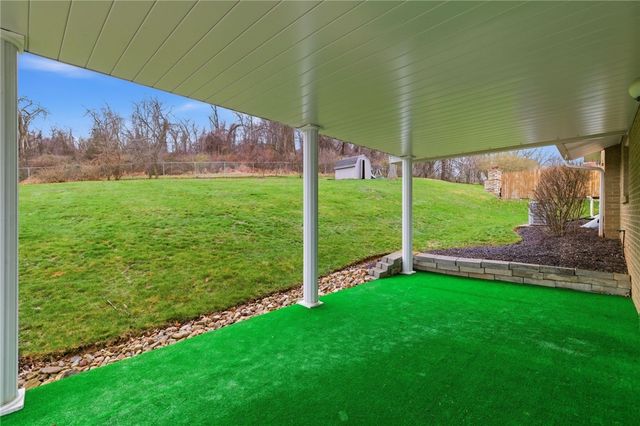 261 Hazelwood Dr, N Franklin Twp, PA 15301