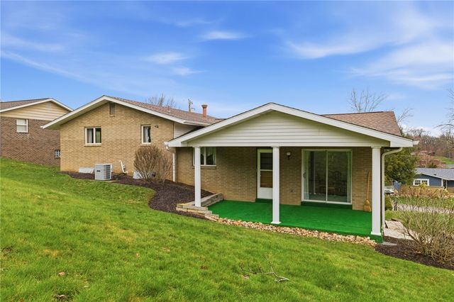 261 Hazelwood Dr, N Franklin Twp, PA 15301