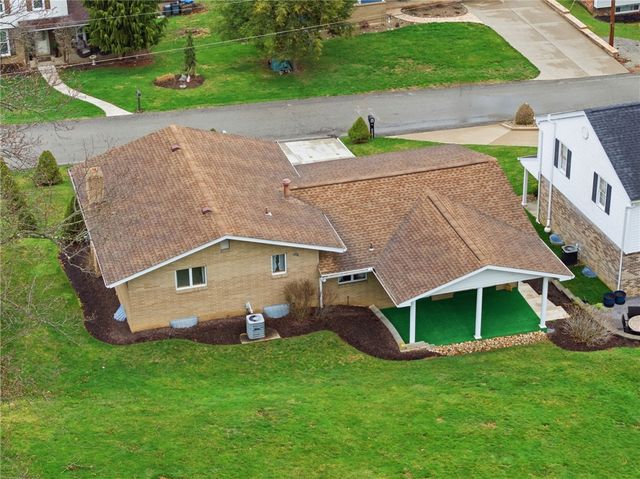 261 Hazelwood Dr, N Franklin Twp, PA 15301