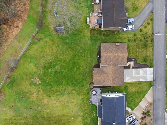 261 Hazelwood Dr, N Franklin Twp, PA 15301