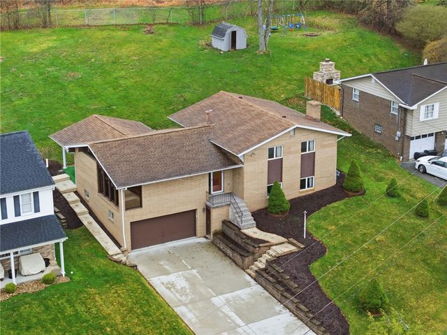 261 Hazelwood Dr, N Franklin Twp, PA 15301