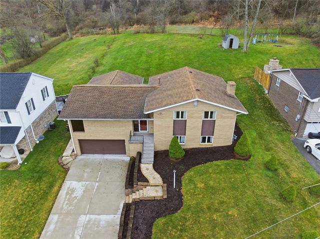 261 Hazelwood Dr, N Franklin Twp, PA 15301