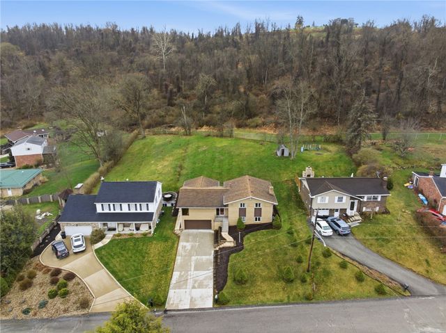 261 Hazelwood Dr, N Franklin Twp, PA 15301