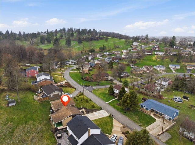 261 Hazelwood Dr, N Franklin Twp, PA 15301