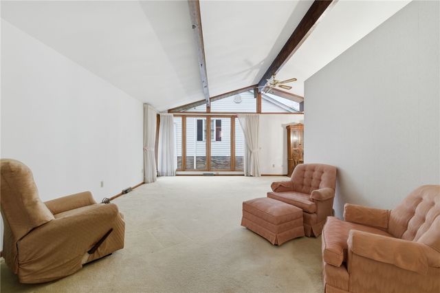 261 Hazelwood Dr, N Franklin Twp, PA 15301