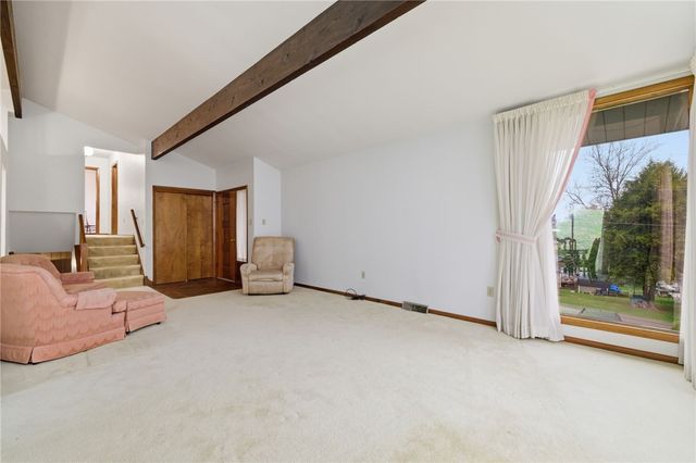 261 Hazelwood Dr, N Franklin Twp, PA 15301