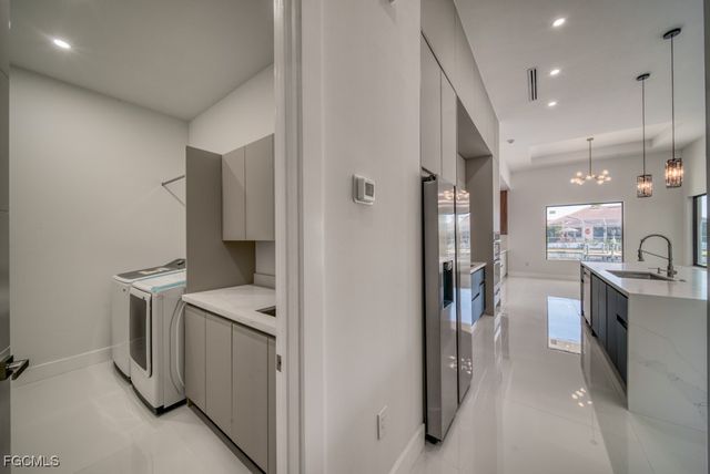 1019 SW 8th CT, Cape Coral, FL 33991