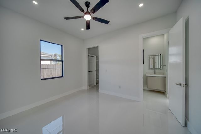 1019 SW 8th CT, Cape Coral, FL 33991