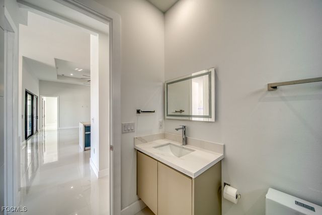 1019 SW 8th CT, Cape Coral, FL 33991