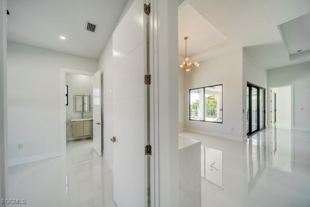 1019 SW 8th CT, Cape Coral, FL 33991